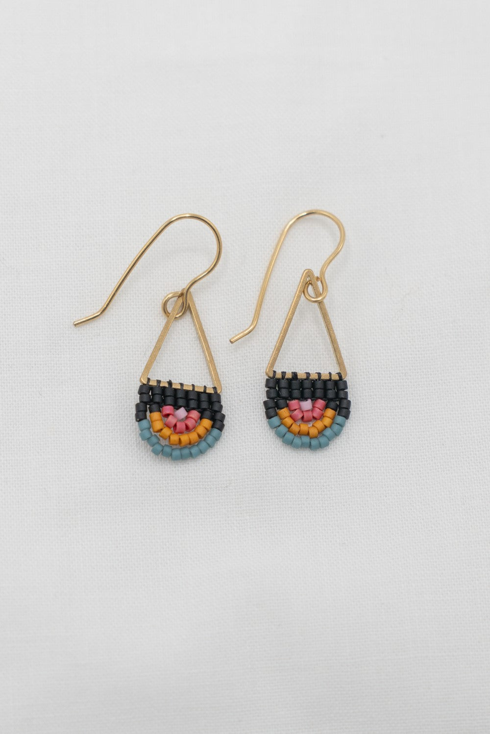 Beaded Arches : Black Rainbow|360